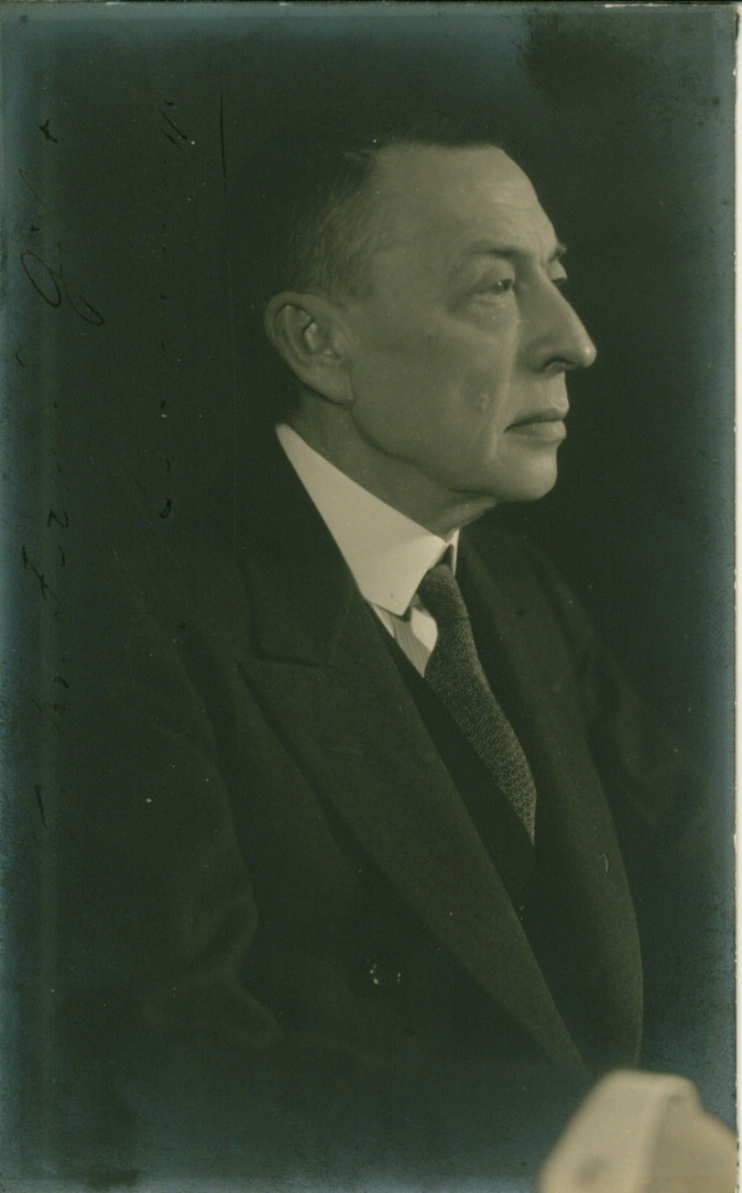 Rachmaninoff, Sergei - Postcard Photograph signed